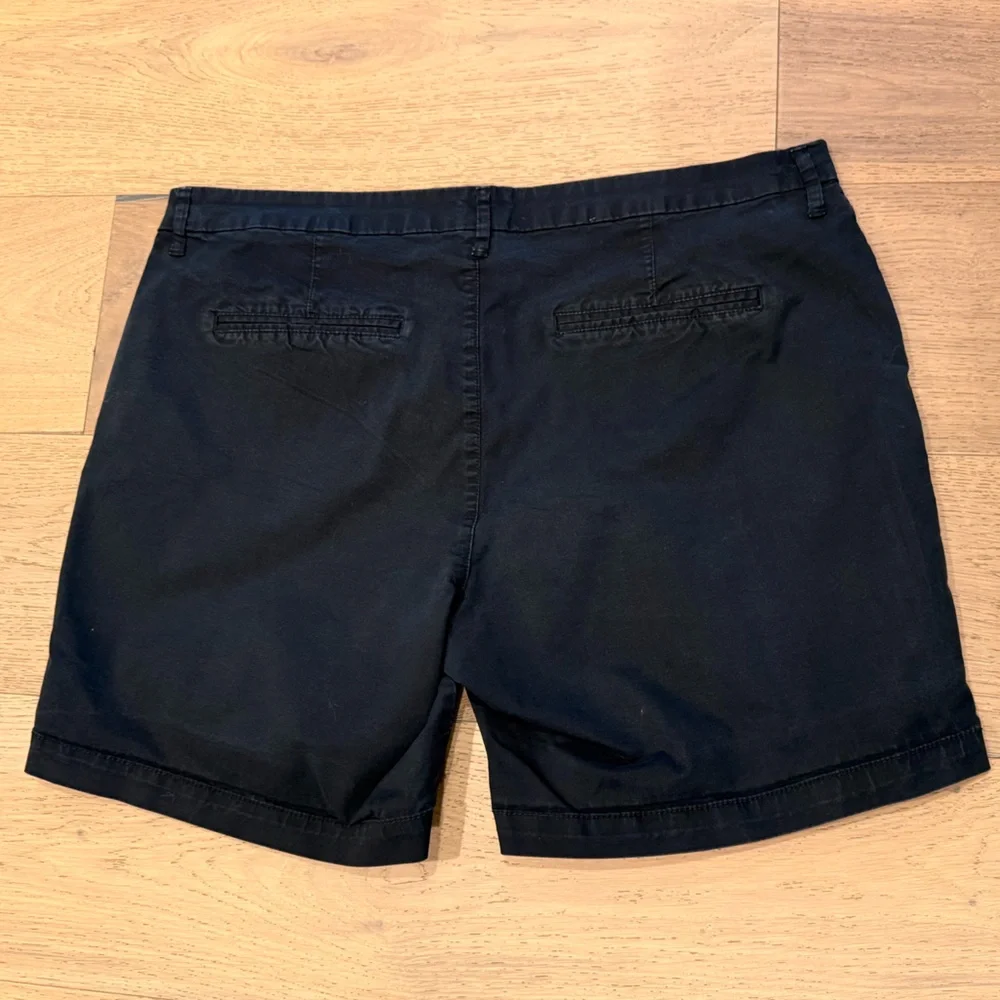 GUC size 16 Old Navy Classic Black Women’s Shorts - Picture 2 of 3
